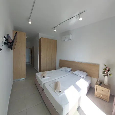 Piazza Napa * 아이아 나파