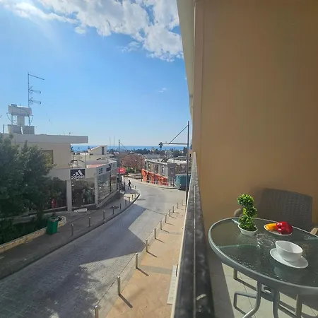 Piazza Napa Айя-Напа